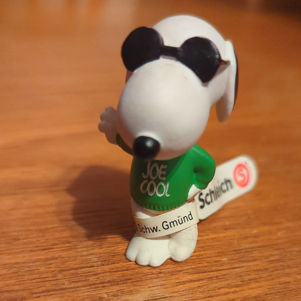 Vtg Schleich Peanuts Snoopy Joe Cool PVC Figurine. New.